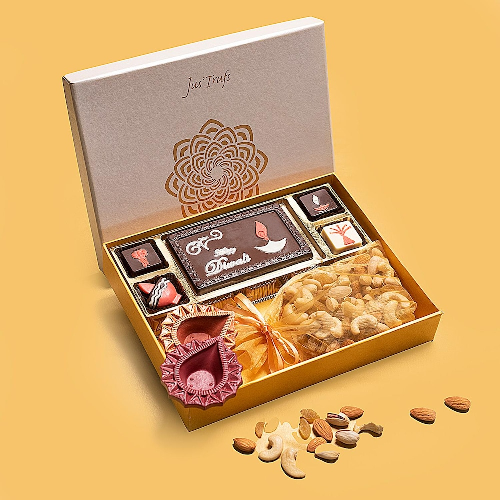 Buy Assorted Dry Fruit Sweets Gift DLX Online | All India Delivery |  SnakTime.in