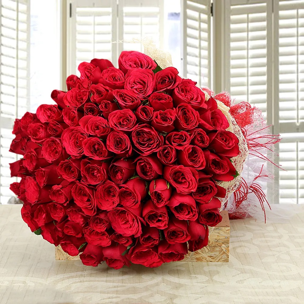  Enchanting Love Classy Red Roses Bunch